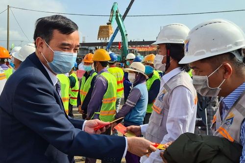 Chủ tịch Đà Nẵng cam kết hỗ trợ doanh nghiệp vượt khó