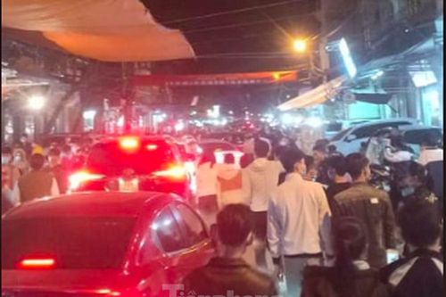 Đóng cửa chợ Viềng, người dân vẫn nườm nượp đổ về cầu may