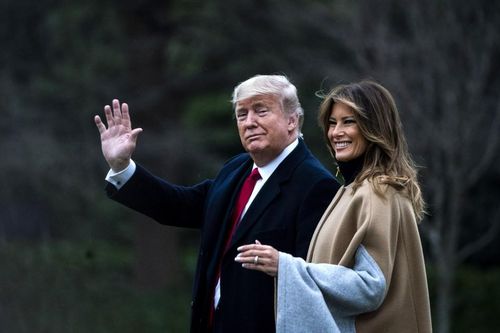 Vợ chồng ông Trump lần đầu xuất hiện cùng nhau sau khi rời Nhà Trắng