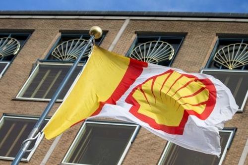 S&P hạ điểm tín nhiệm của Total và Shell