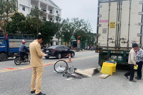 Cụ ông 77 tuổi bị xe container đâm tử vong thương tâm