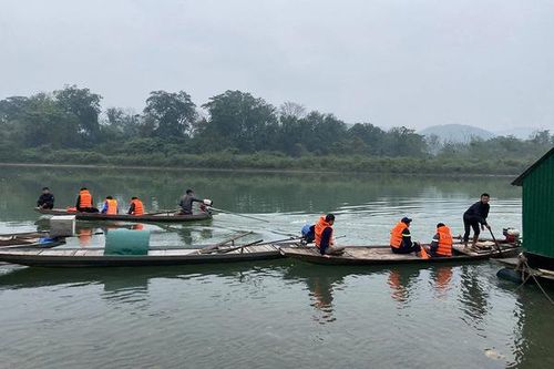 Hiệu trưởng trường tiểu học ở Nghệ An nhảy cầu tự tử