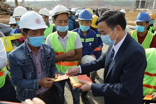 Chủ tịch Đà Nẵng cam kết cùng doanh nghiệp vượt khó