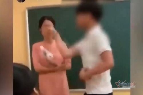 'Nam sinh tát cô giáo trên bục giảng' có dấu hiệu trầm cảm