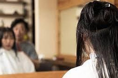 Cô gái kiện trường cũ vì từng bắt mình nhuộm tóc