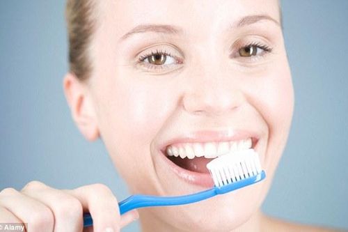 Đánh răng thường xuyên làm giảm nguy cơ viêm khớp