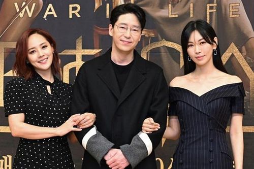 Họp báo 'Penthouse 2': Mợ cả Lee Ji Ah vắng mặt, Kim So Yeon - Eugene 'lộng hành' bên chủ tịch Uhm Ki Jun