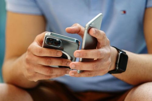 Bloomberg: Apple đang phát triển một phụ kiện chưa từng có cho iPhone