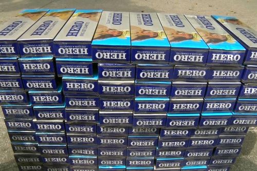 Bắt đối tượng vận chuyển 800 gói thuốc lá lậu
