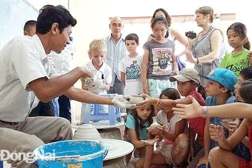 Có một trái tim yêu gốm...