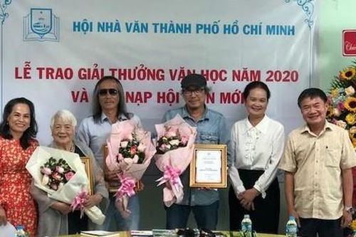 Hội Nhà văn TPHCM trao giải thưởng Văn học và kết nạp hội viên mới