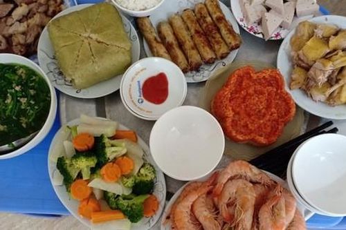 Chỉ với những cách làm đơn giản này, chị em hoàn toàn có thể 'hô biến' thức ăn thừa sau Tết thành các món thơm ngon, không lo bị ngán cho cả gia đình