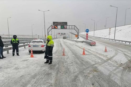 Nga lần đầu tiên đóng cửa cây cầu nối với bán đảo Crimea