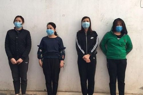 Bốn 'chị em' mở sòng đánh bạc mùng 8 Tết