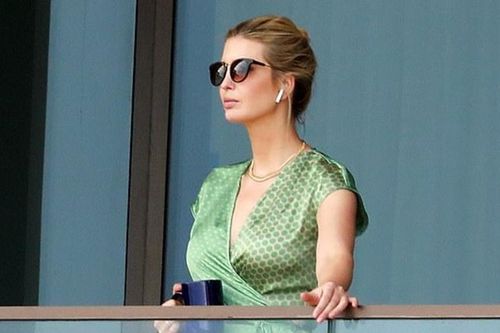 Ivanka Trump bị paparazzi theo sát sau khi rời Nhà Trắng