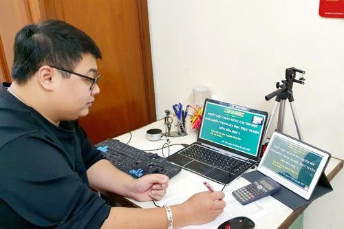 Bộ GD&ĐT xây dựng kịch bản điều chỉnh thời gian năm học, thi tốt nghiệp THPT