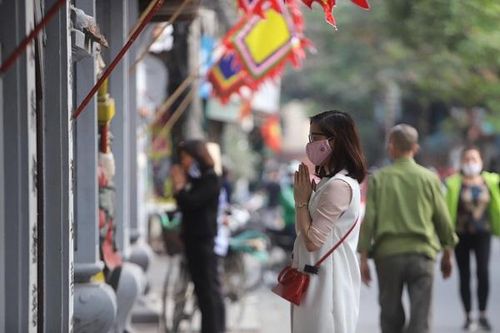 Dịp cao điểm lễ đầu Xuân tại Hà Nội: Đình, chùa ''niêm phong', dịch vụ đóng cửa