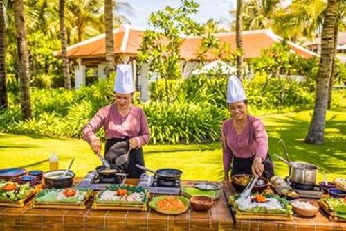 Chuyên nghiệp hóa đầu bếp - nâng tầm món ăn Việt