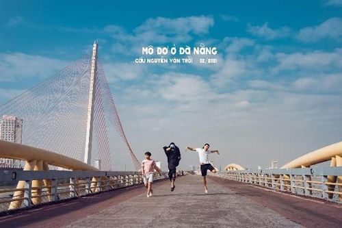 Check-in Đà Nẵng 'chẳng giống ai', nhóm bạn trẻ khiến người xem cười bò