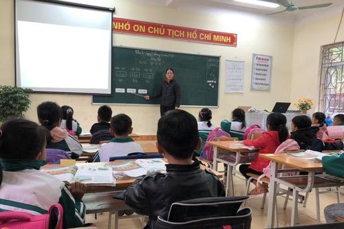 Quảng Ninh: Tiếp tục cho HS dừng đến trường, nâng chất lượng học trực tuyến