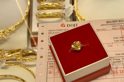 Ngày vía Thần Tài 2021: 'Né' Covid-19, người dân tấp nập đặt lệnh mua vàng online
