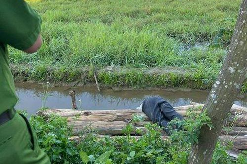 Phát hiện người đàn ông rơi xuống mương tử vong