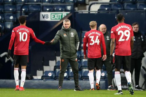Solskjaer khích các cầu thủ MU 'đánh bật' Man City
