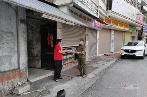 Sau Chí Linh, TP Hải Dương phát phiếu cho người dân đi chợ