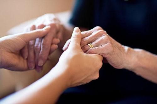 Nghề độc lạ trên thế giới: 'Sứ giả thân thiện của thần chết'