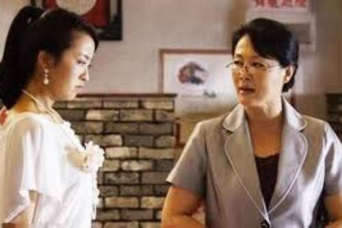 Đêm tân hôn, mẹ chồng đòi con dâu đưa lại 2 chỉ vàng cưới