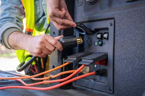 Máy phát điện của xe Ford F-150 đắc dụng trong bão tuyết gây mất điện ở Mỹ