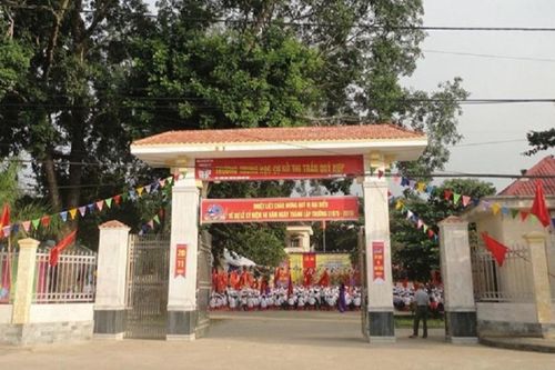 Kỷ luật giáo viên tát vào mặt học sinh 15 cái vì không thuộc bài