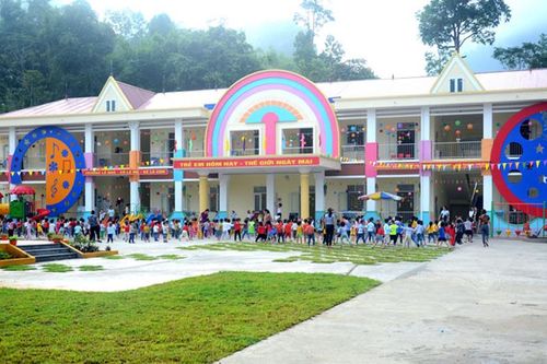 Bừng sáng phố núi Lăng Can