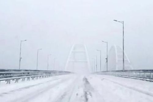 Cầu dài nhất châu Âu nối Nga sang Crimea bị phong tỏa do bão tuyết