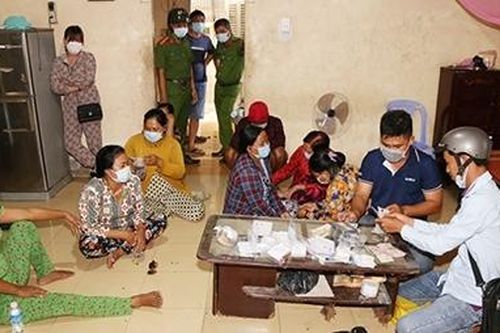 Phá sòng bạc ở Sóc Trăng, tạm giữ 11 đối tượng