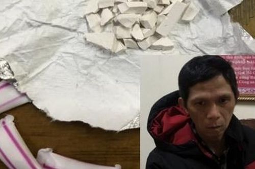 Lấy lời khai vụ trộm, phát hiện 11 ống đựng ma túy