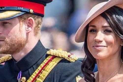 Meghan Markle và Hoàng tử Harry thất vọng vì bị tước quyền bảo trợ