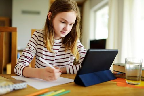 Bảy cách giúp trẻ tập trung khi học online