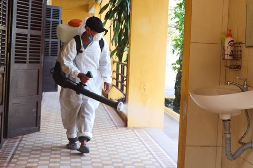 Khử khuẩn trường học, đón học sinh trở lại lớp