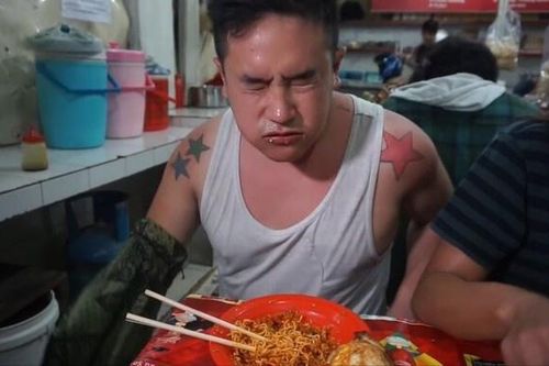 Mỳ cay gây mất thính giác ở Indonesia