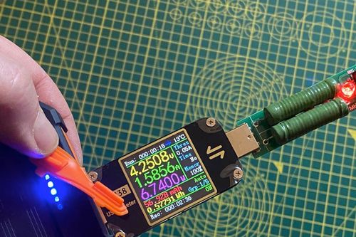 Pin dự phòng 9 triệu mAh, giá 20 USD trên eBay
