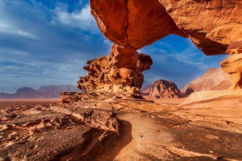 Thung lũng đá đỏ hình dạng kỳ dị ở Jordan