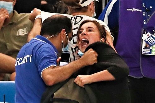 Khán giả bị đuổi khỏi sân tại chung kết Australian Open