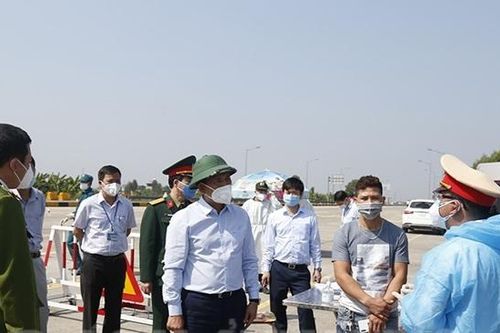 Người dân huyện Cẩm Giàng muốn ra ngoài phải đăng ký và được cấp thẻ