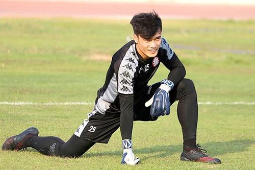 Bóng đá Việt Nam hôm nay: Bùi Tiến Dũng chấn thương đầu gối