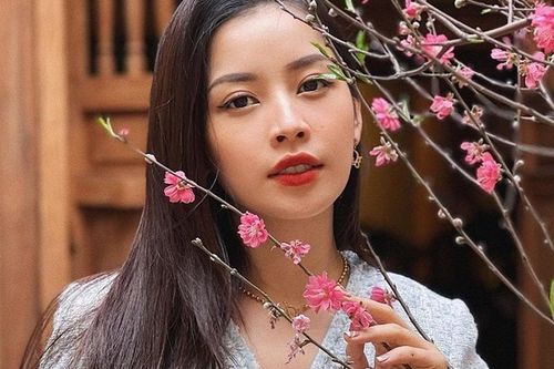 Mặc lố đi lễ chưa hạ nhiệt, Chi Pu hóa 'bom sex' chỉ trực nổ tung