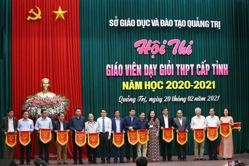 Tạo động lực cho giáo viên hoàn thiện chuyên môn