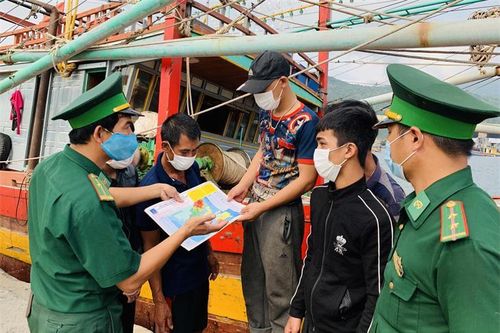 Đồng hành cùng ngư dân vươn khơi, bám biển