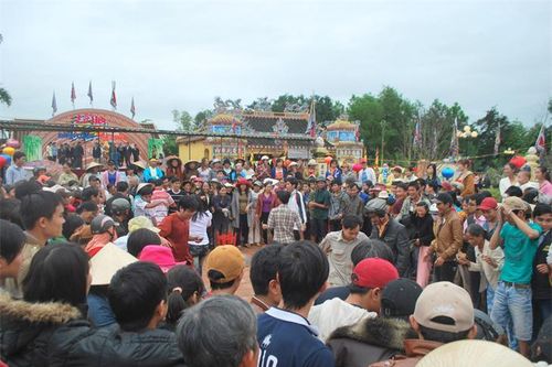 Nhớ lễ hội đình làng Túy Loan