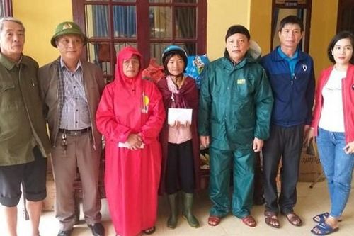 Truy tặng Huân chương Lao động hạng Ba cho Chủ tịch xã quên mình cứu dân trong lũ dữ